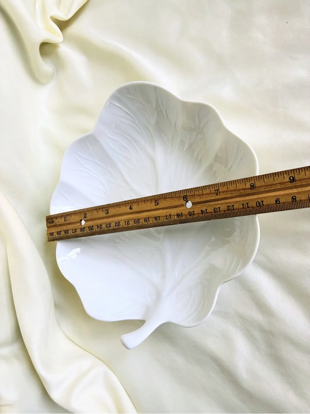 Crate & Barrel Leaf Dish/Bowl 5.25